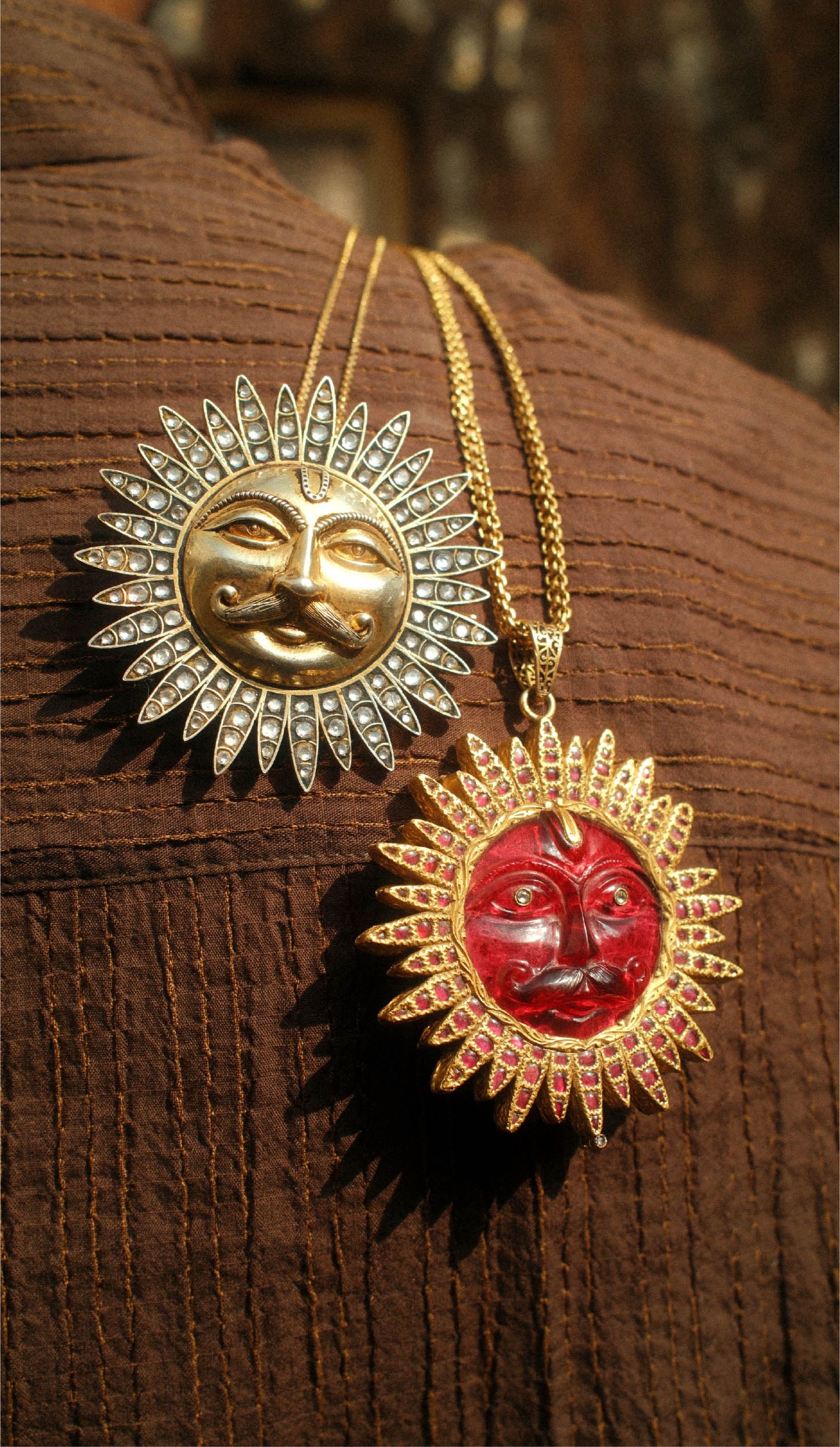 Sun pendants in gold and ruby