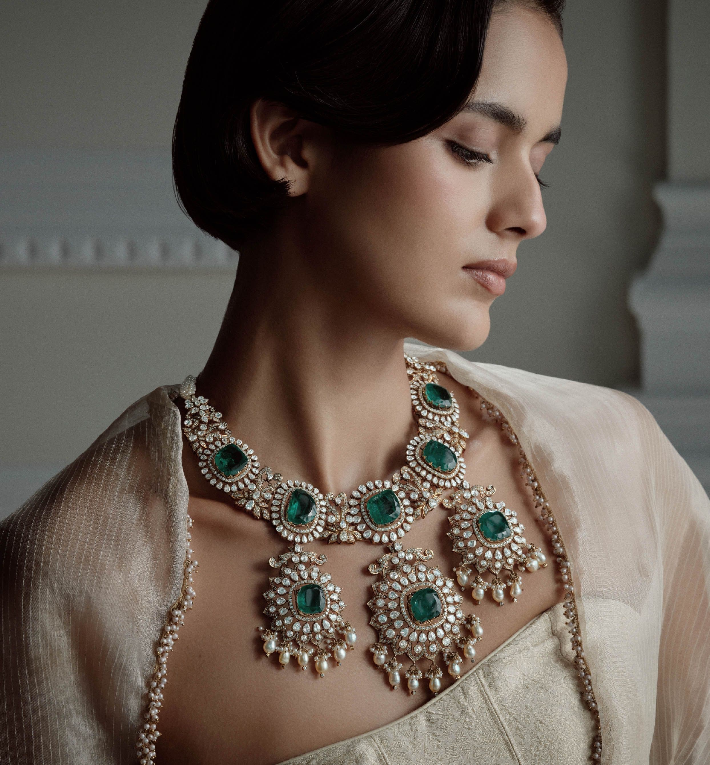 Model wearing an emerald and polki jadau necklace